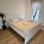 2-Zimmer Apartment Mit Balkon