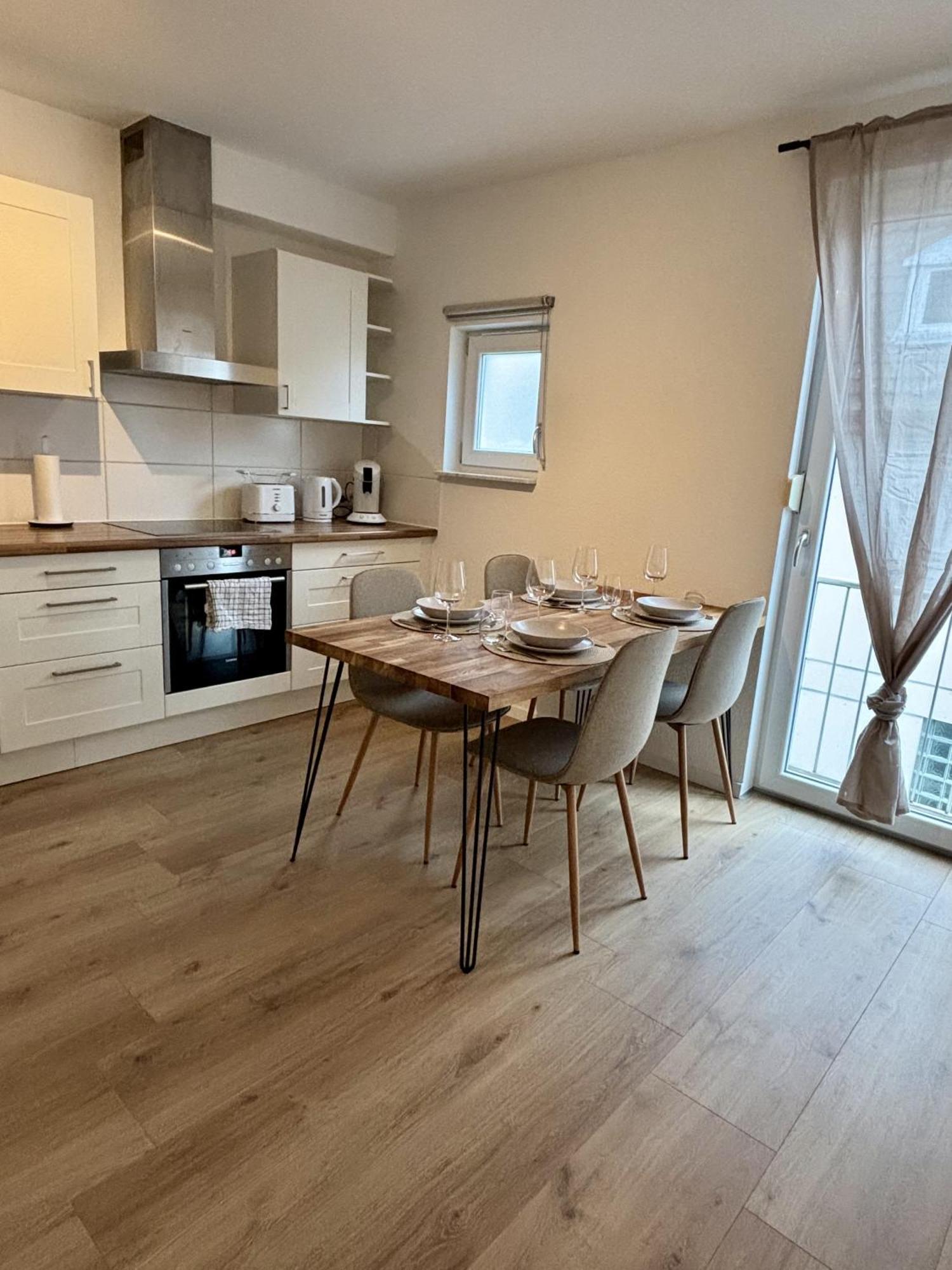 2-zimmer Mit Balkon *